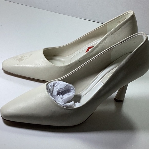 Franco Sarto Women's Mills Pump. Note: little stain on top of one shoe see pics - Picture 7 of 11
